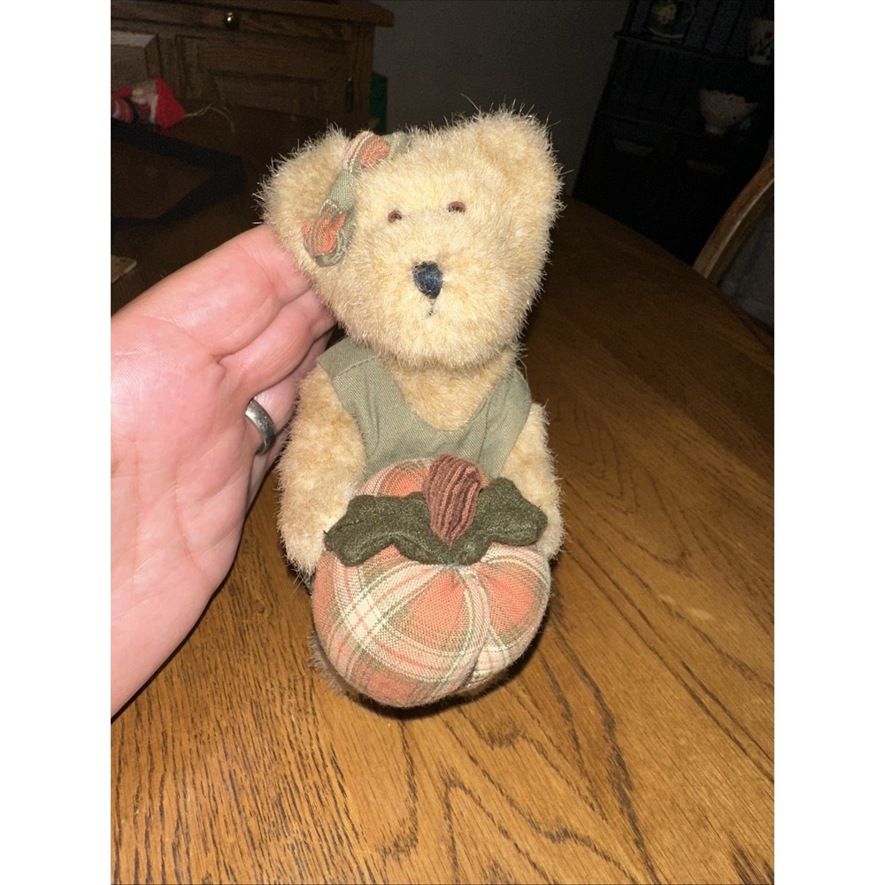 Boyds Bear Lil" Harvey Carrying A Pumpkin 5" High With Tag  Fall Halloween